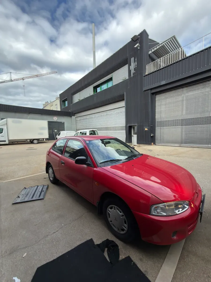 Mitsubishi Colt 1996 photo 2