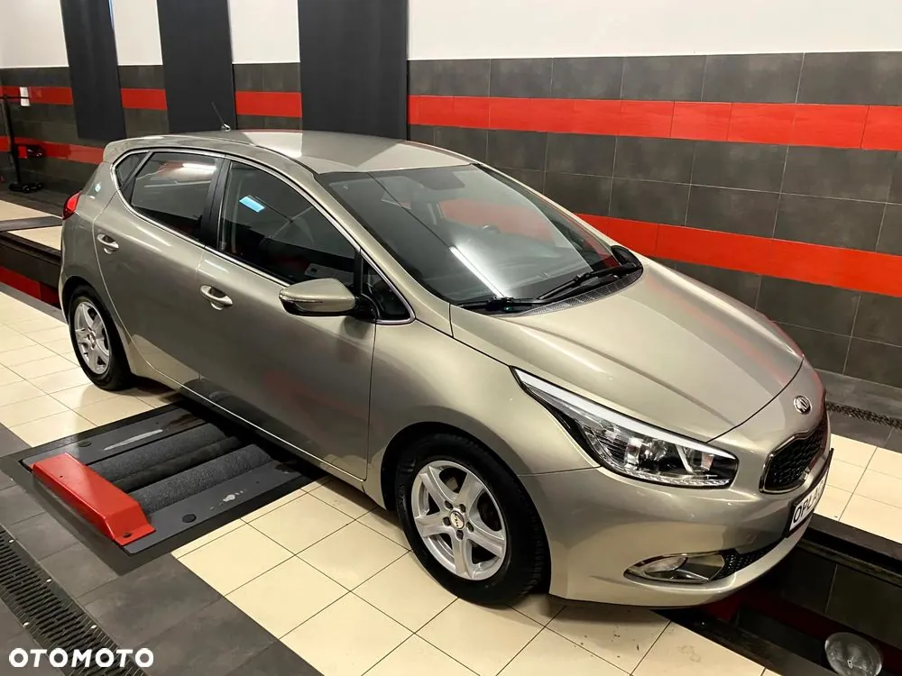 Kia Ceed 2012 photo 5