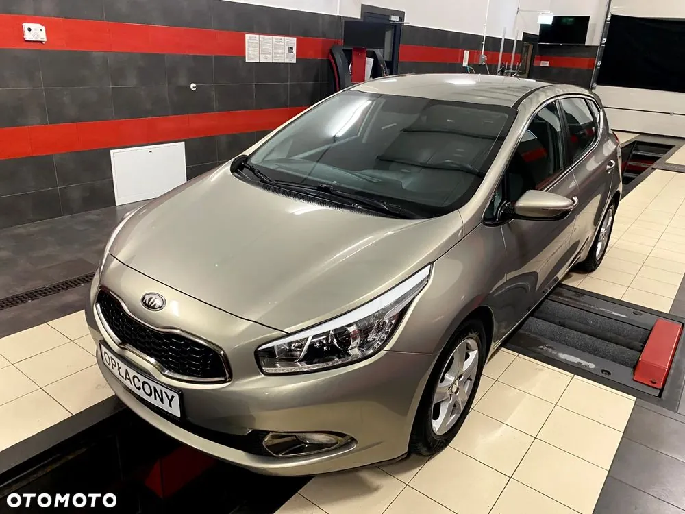Kia Ceed 2012 photo 2
