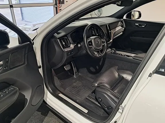 Volvo Xc60 2020 photo 2