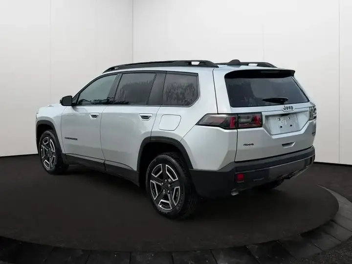 Jeep Cherokee 2026 photo 4