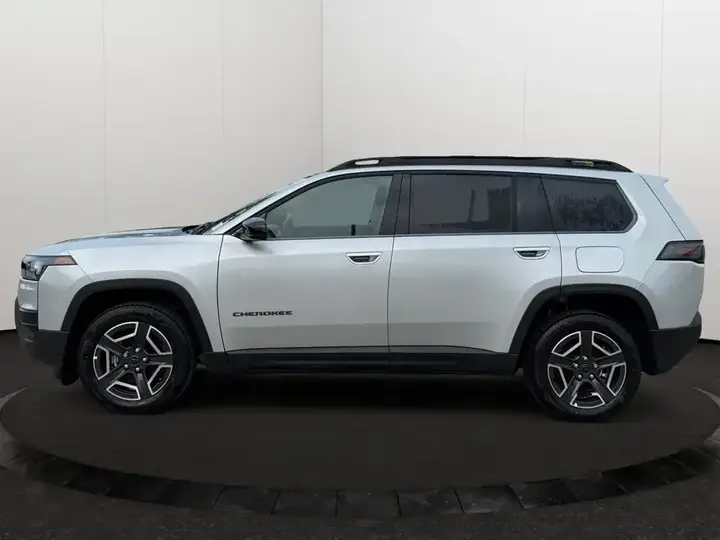 Jeep Cherokee 2026 photo 2