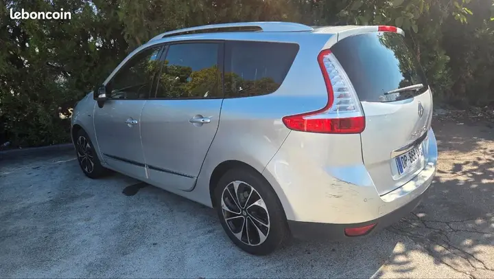 Renault Grand Scenic 2015 photo 3