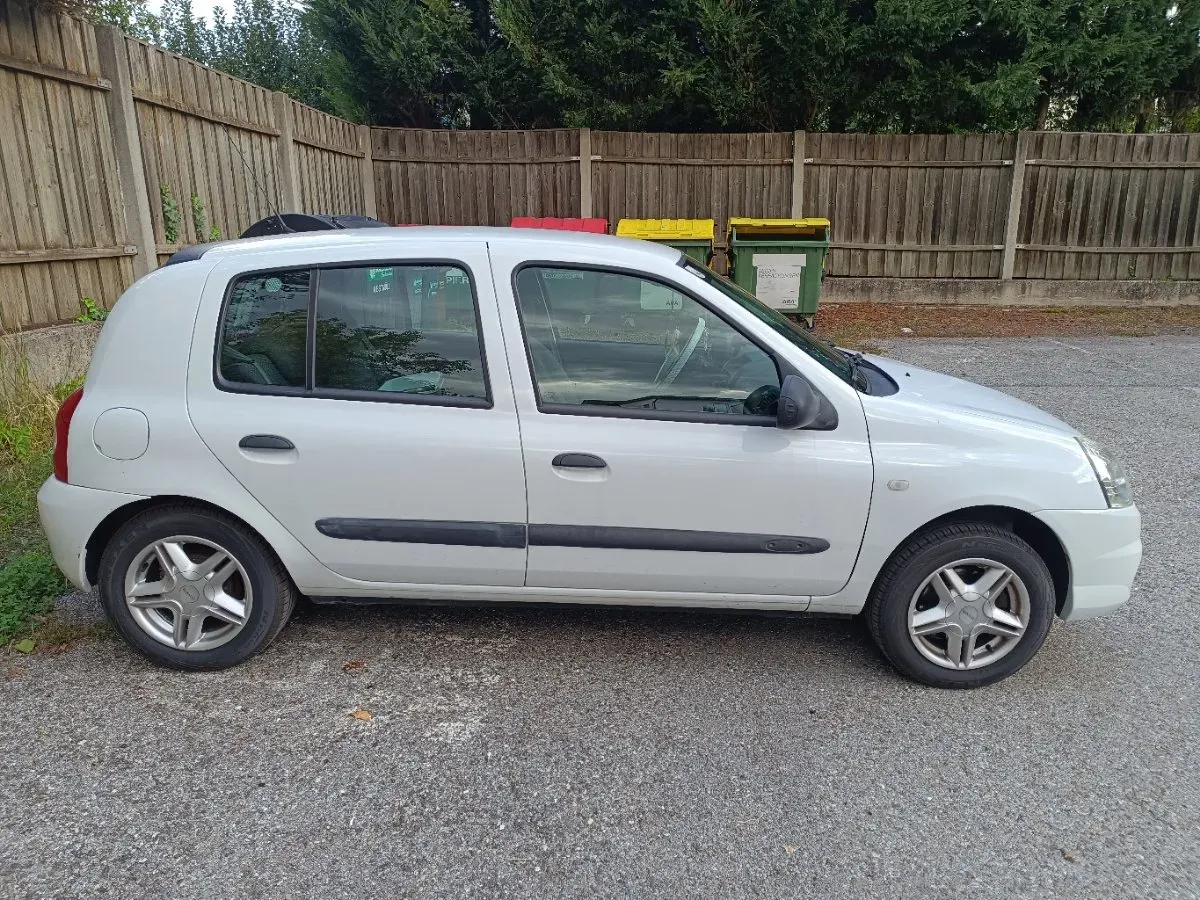 Renault Clio 2010 photo 3