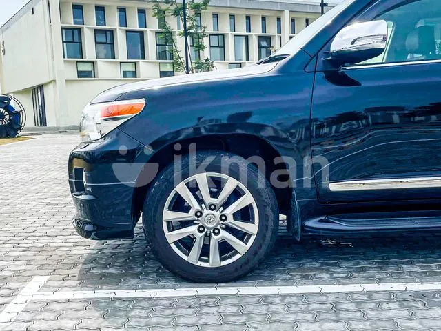 Toyota Land Cruiser Sahara 2015 photo 3