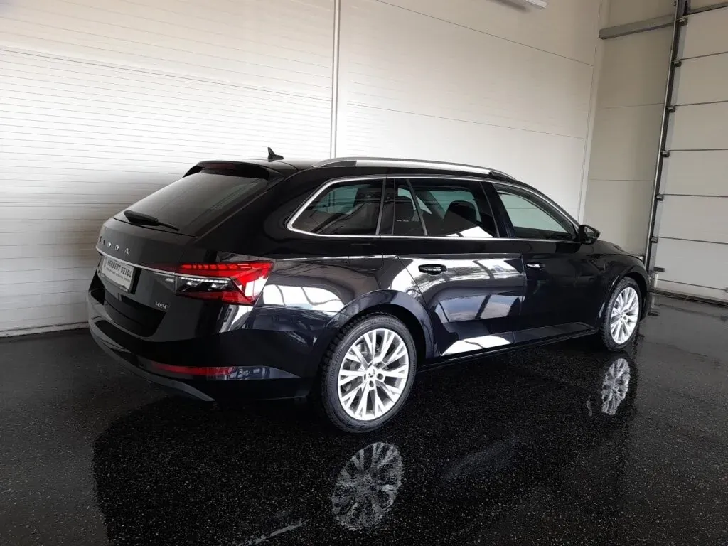 Skoda Superb 2023 photo 2