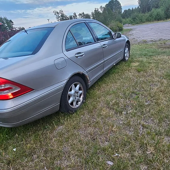 Mercedes-Benz 180 2002 photo 3