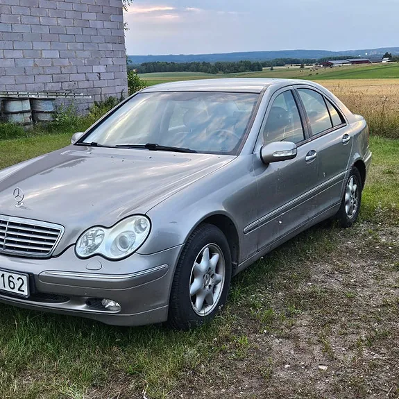Mercedes-Benz 180 2002 photo 2