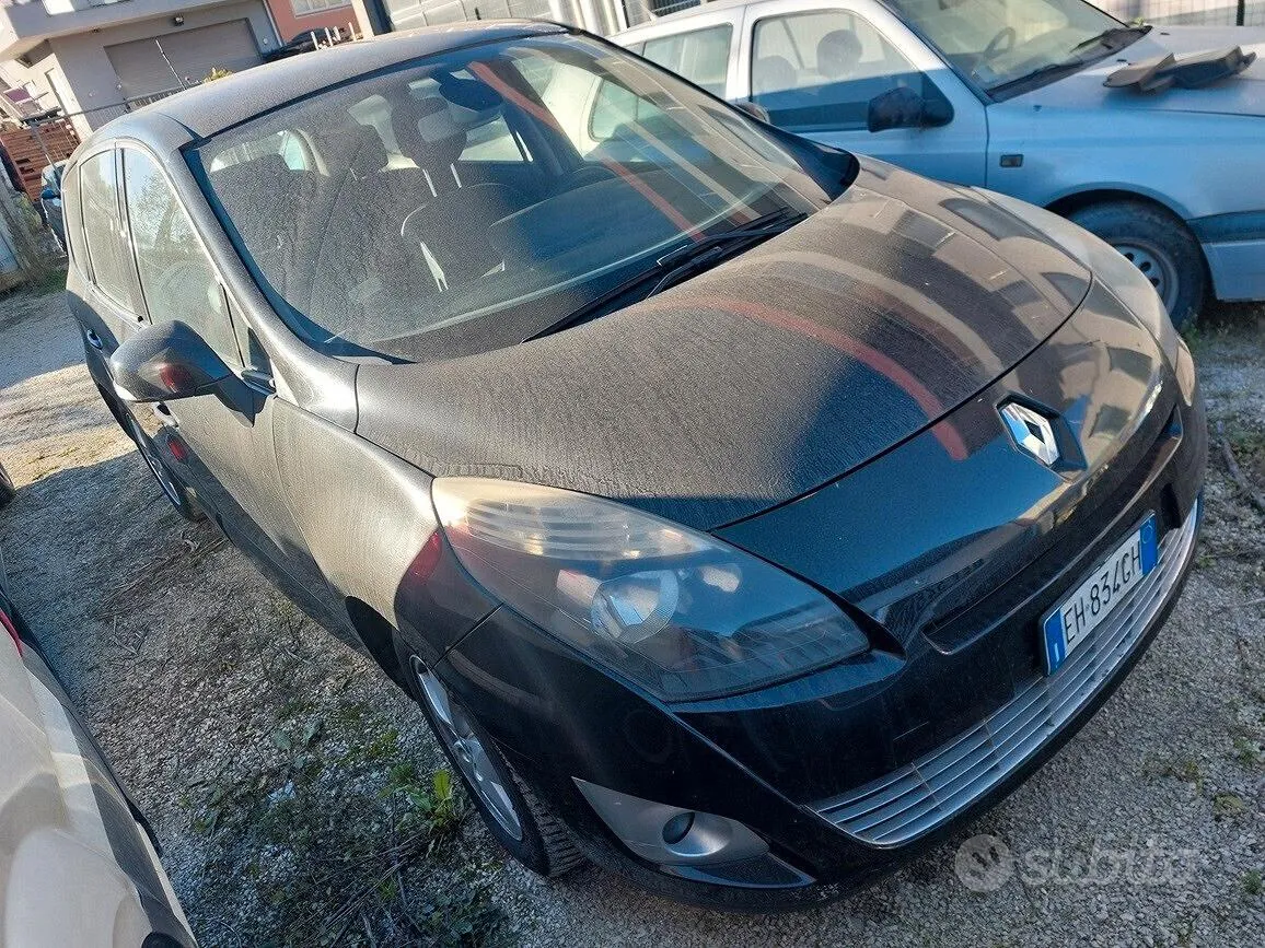 Renault Scenic 2011 photo 2