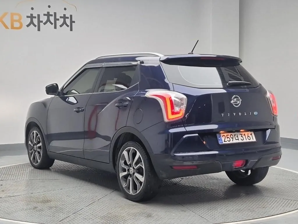 KG Mobility Tivoli 2016 photo 2