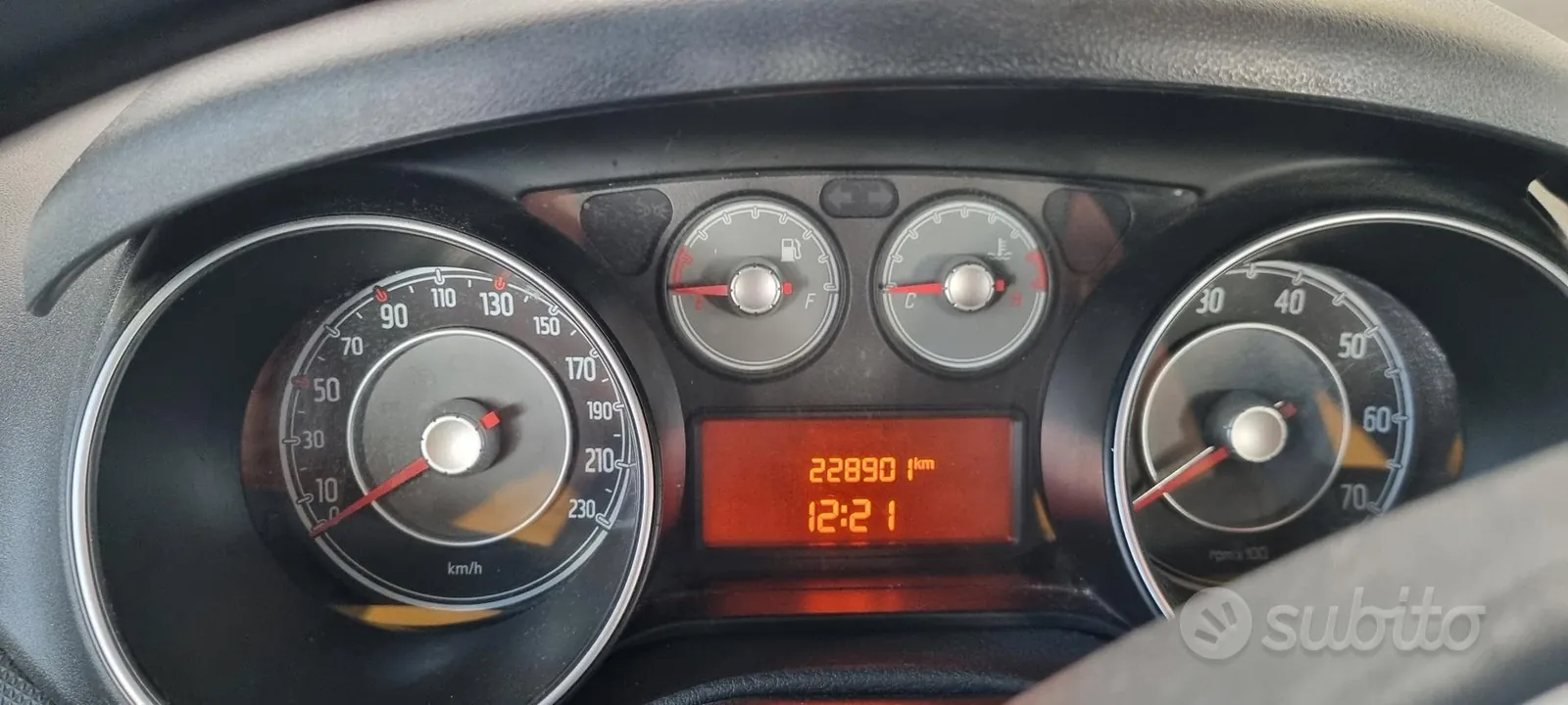 Fiat Punto 2012 photo 2