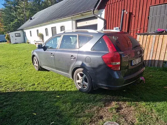 Kia Ceed 2010 photo 3