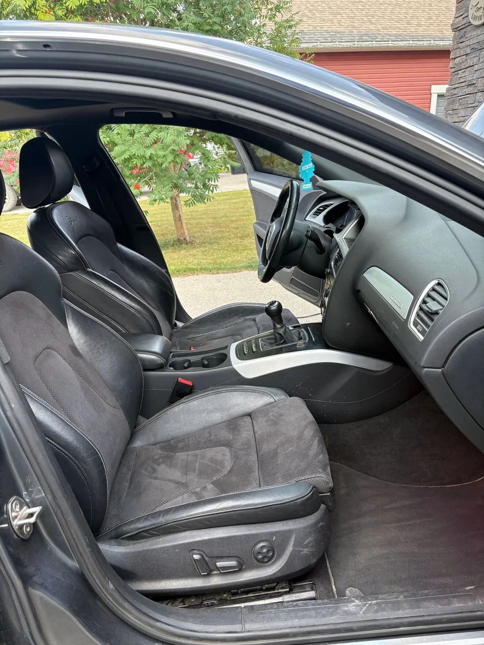 Audi A4 2012 photo 3