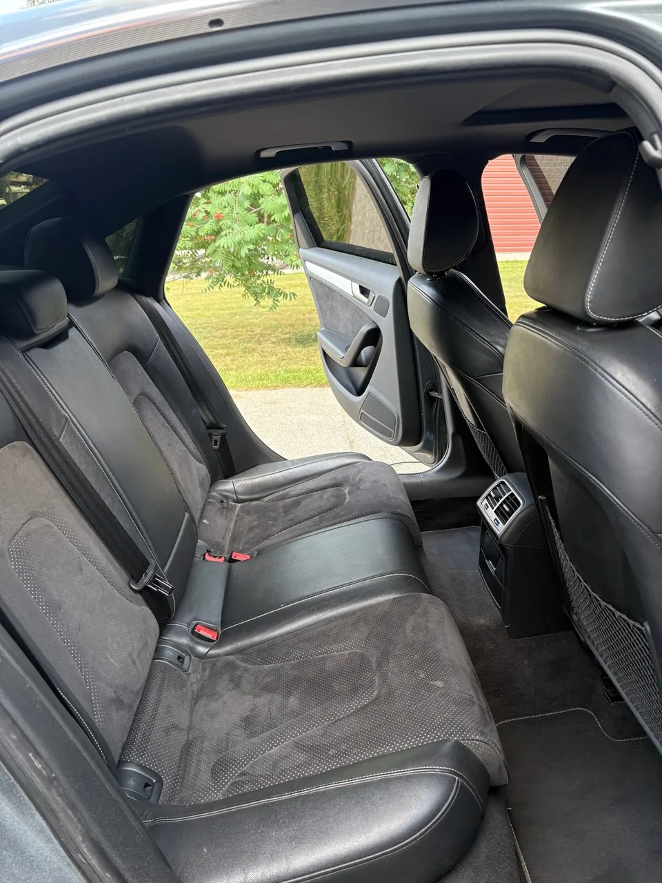 Audi A4 2012 photo 4