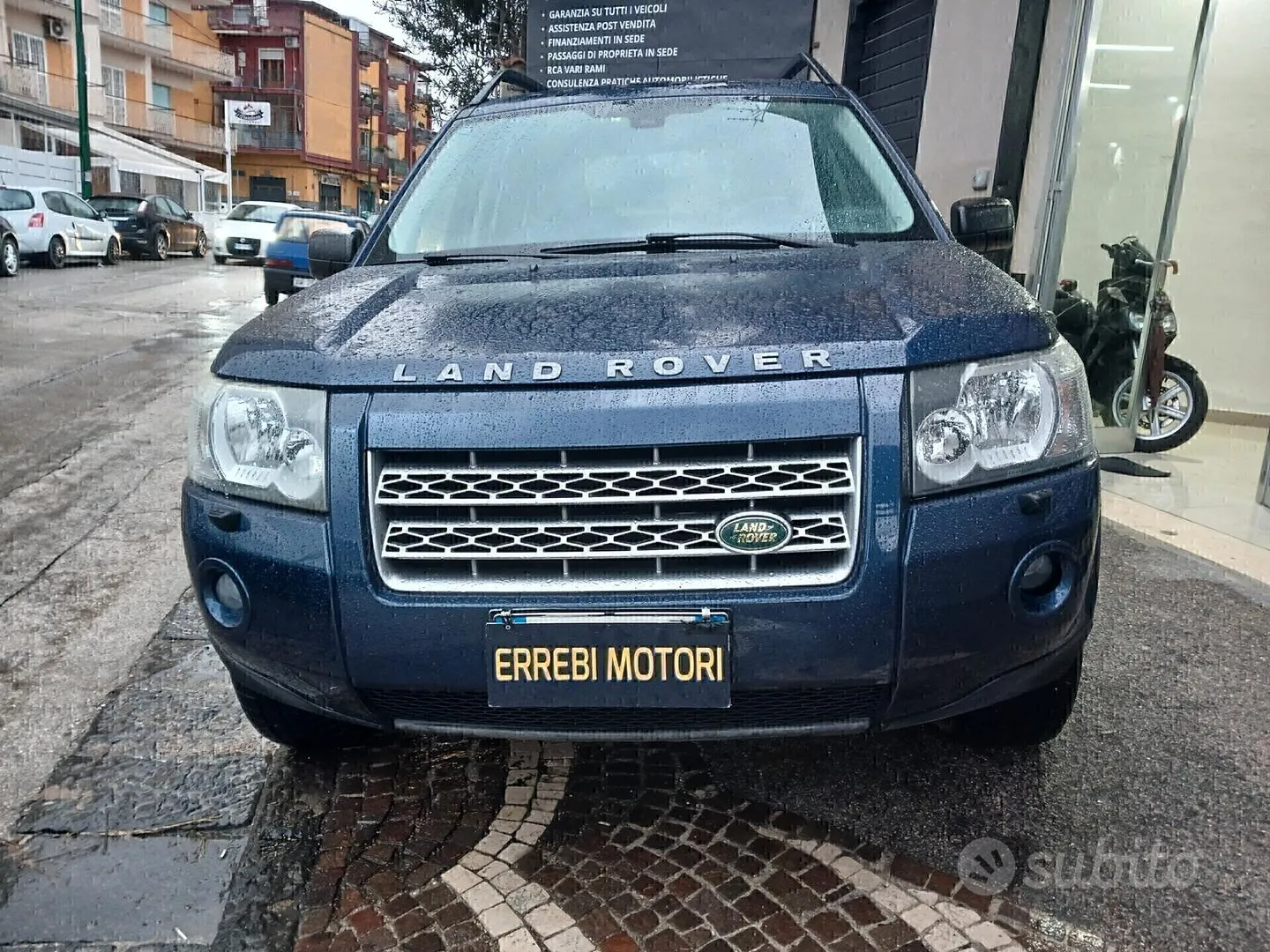 Land Rover Freelander 2010 photo 2