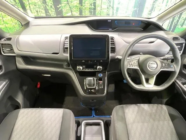 Nissan Serenade 2021 photo 2