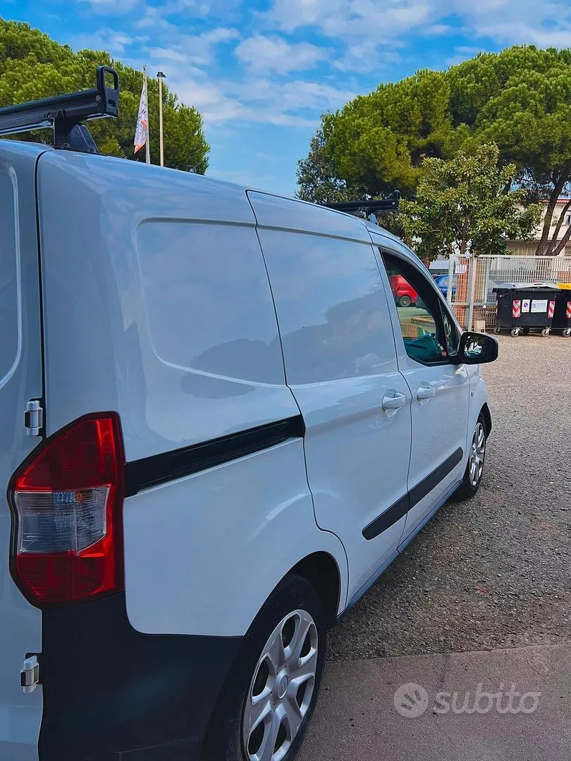 Ford Transit Courier 2018 photo 4