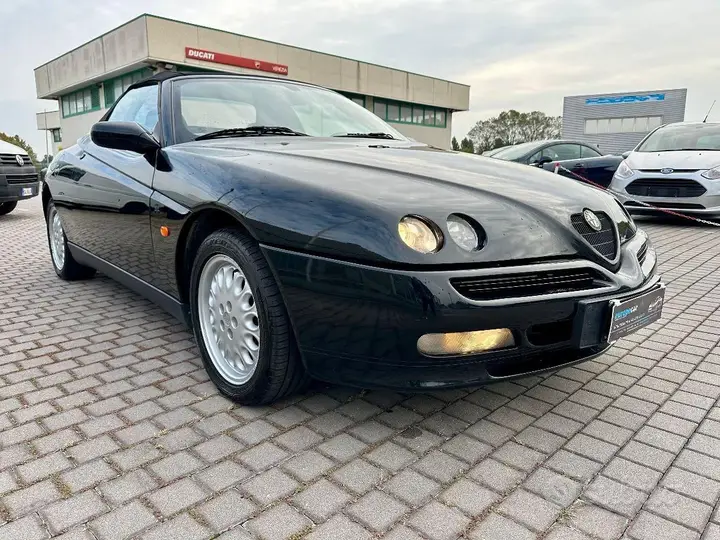 Alfa Romeo Spider 1997 photo 4
