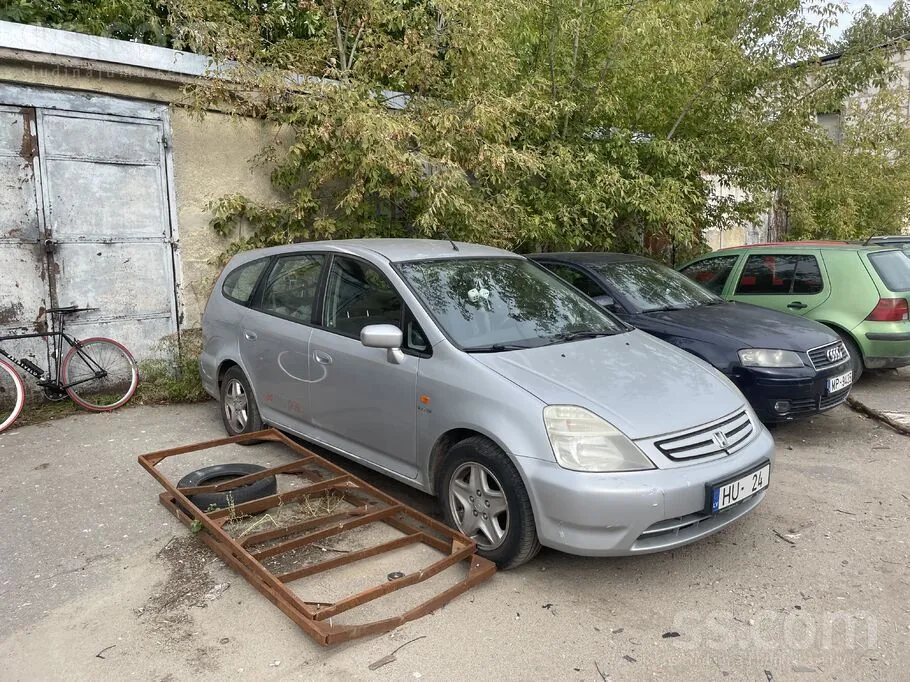 Honda Stream 2001 photo 2
