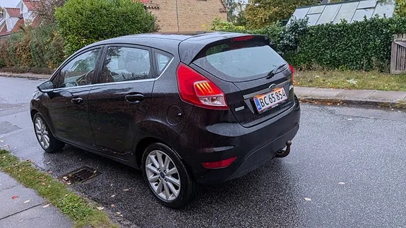 Ford Fiesta 2016 photo 2