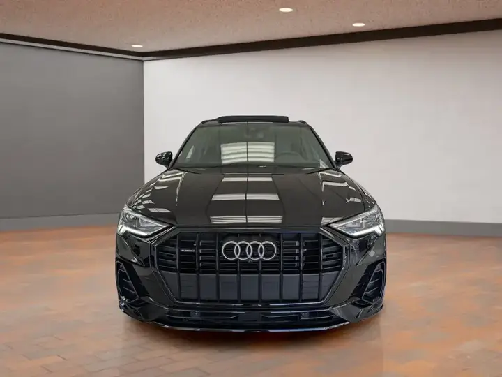Audi Q3 2023 photo 2