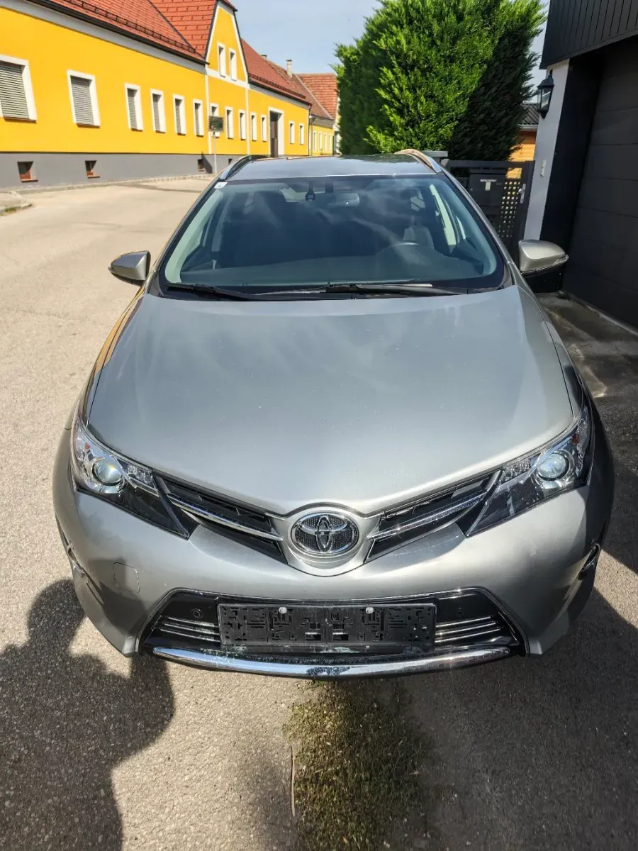 Toyota Auris 2013 photo 3