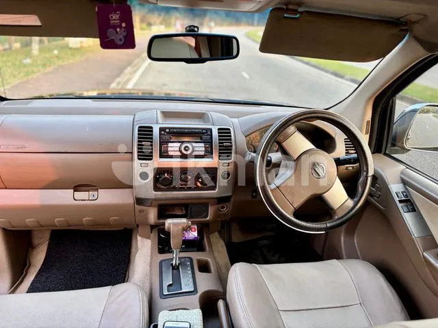 Nissan Navara 2010 photo 2