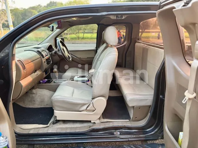 Nissan Navara 2010 photo 4