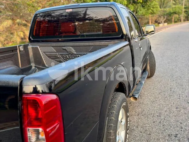 Nissan Navara 2010 photo 5
