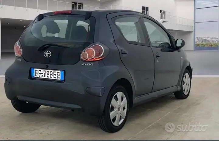 Toyota Aygo 2011 photo 2
