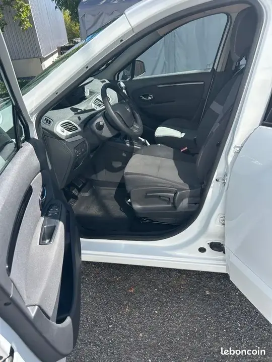 Renault Scenic 2015 photo 3