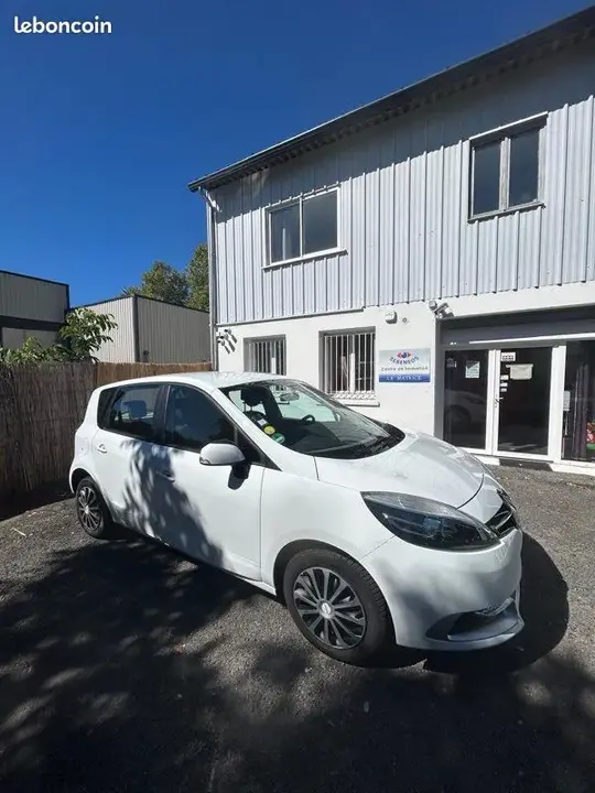 Renault Scenic 2015 photo 2