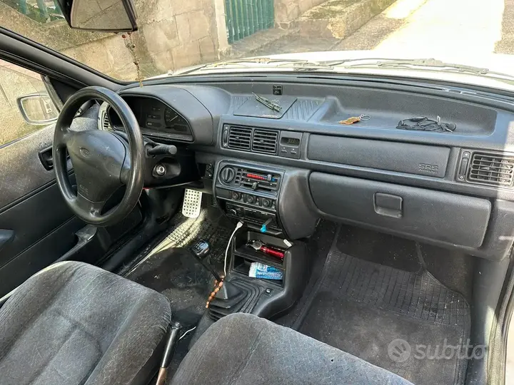 Ford Fiesta 1995 photo 4