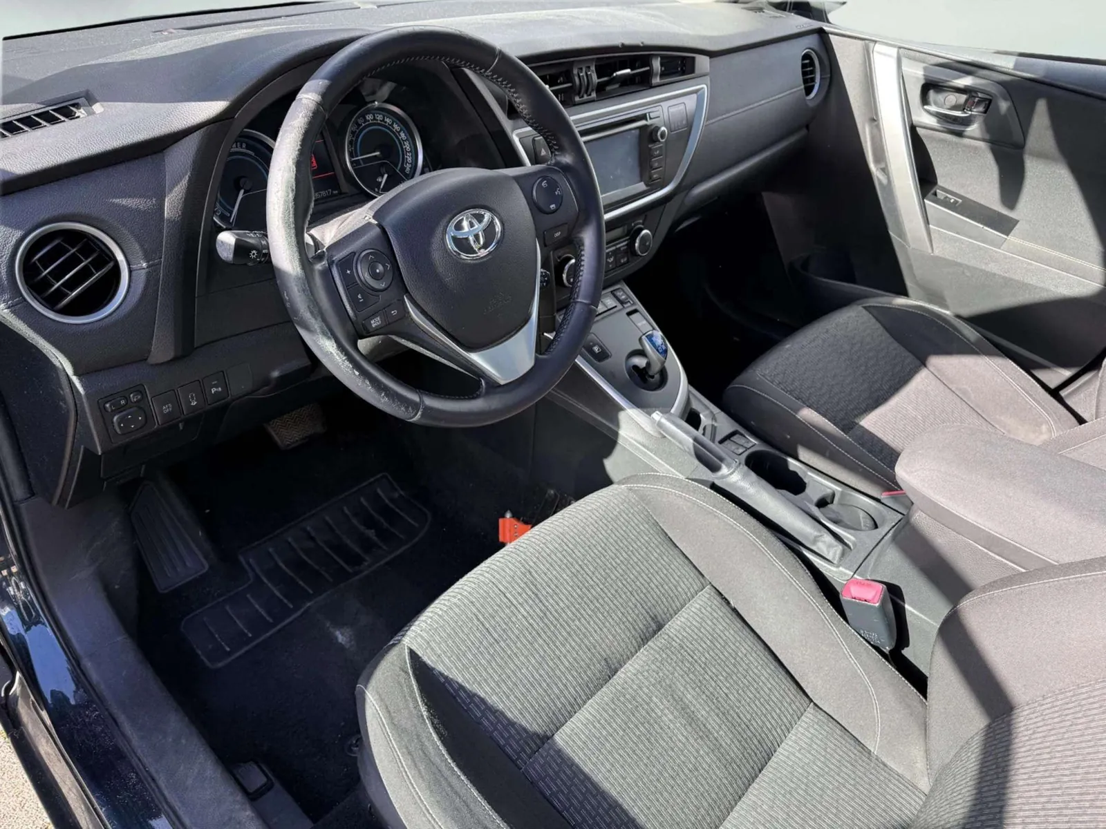 Toyota Auris 2014 photo 5