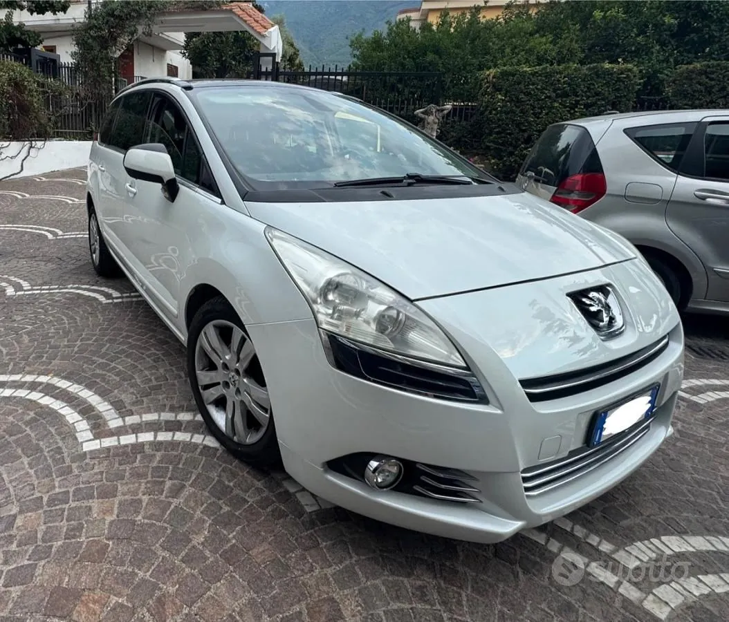 Peugeot 5008 2011 photo 4