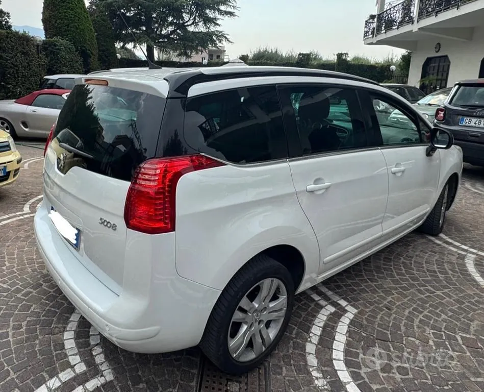 Peugeot 5008