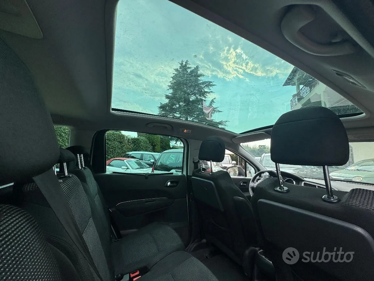 Peugeot 5008 2011 photo 5