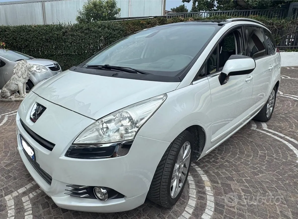 Peugeot 5008 2011 photo 3