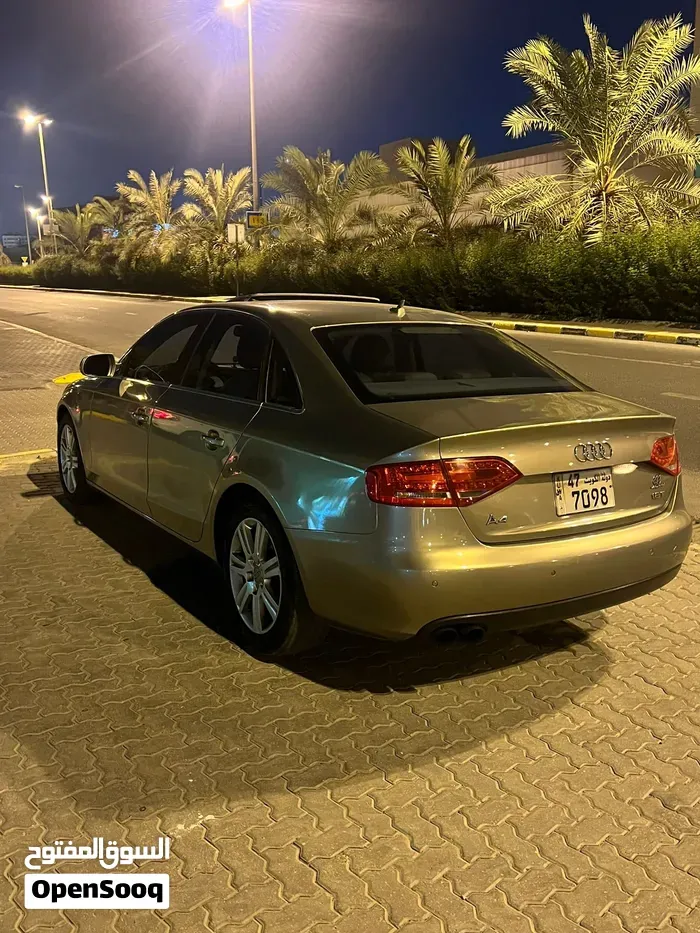 Audi A4 2010 photo 2