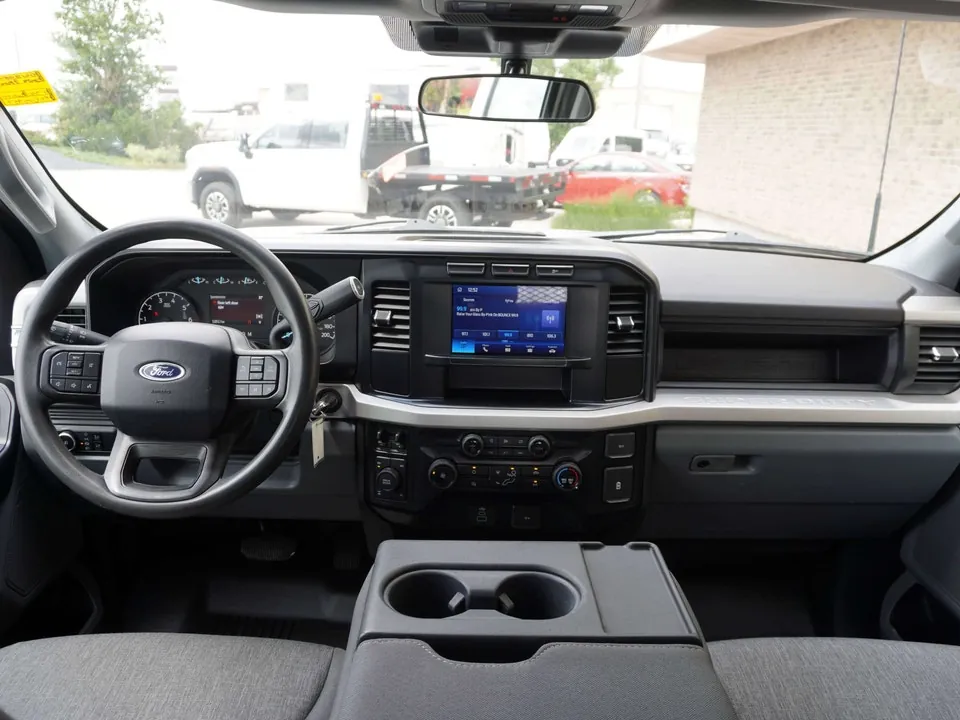 Ford F350 2024 photo 2