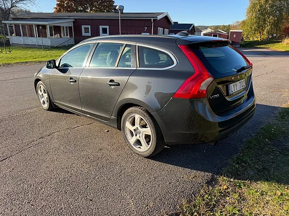 Volvo V60 2012 photo 2