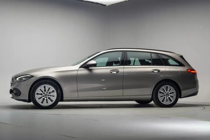 Mercedes-Benz C-Class 2022 photo 2