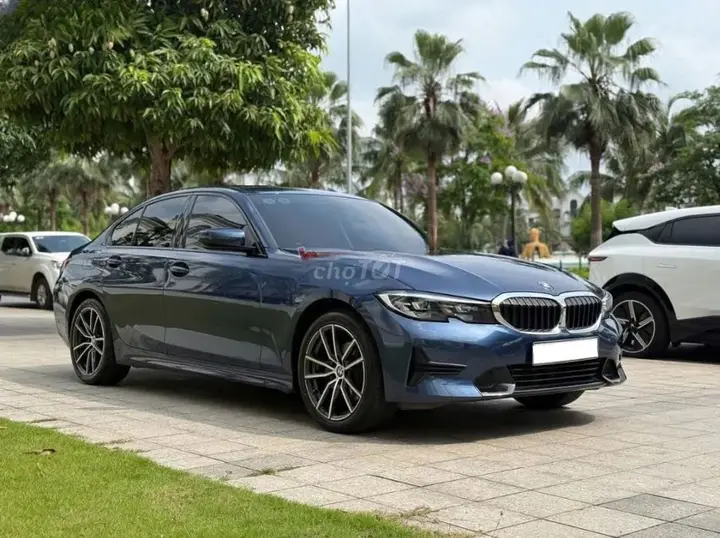 BMW 3 Series 2022 photo 2