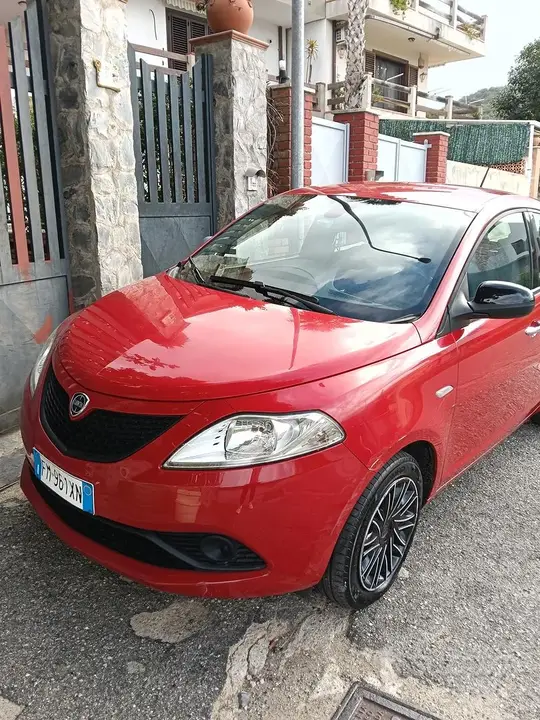 Lancia Ypsilon