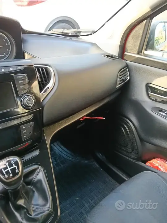 Lancia Ypsilon 2018 photo 5