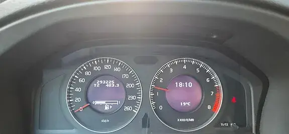 Volvo V70 2010 photo 2