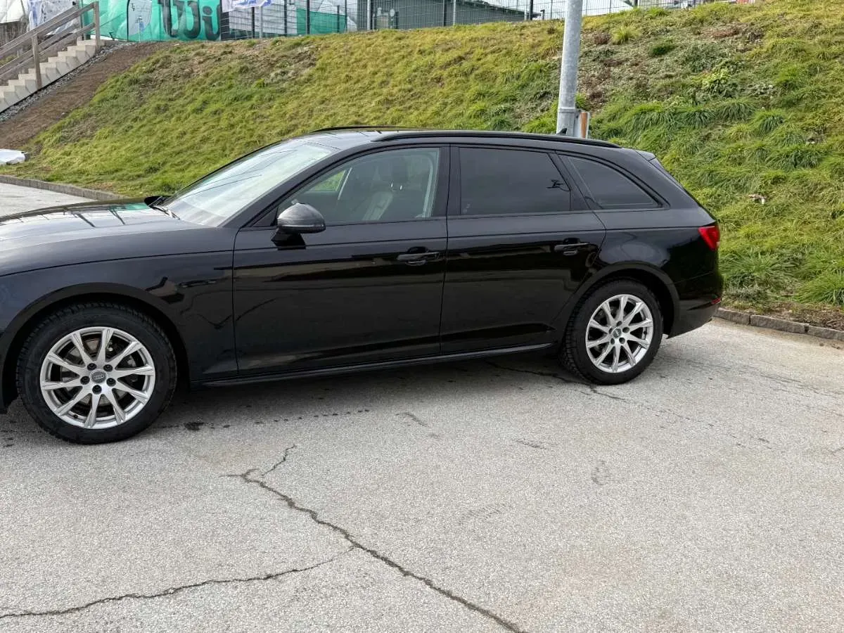 Audi A4 2018 photo 2