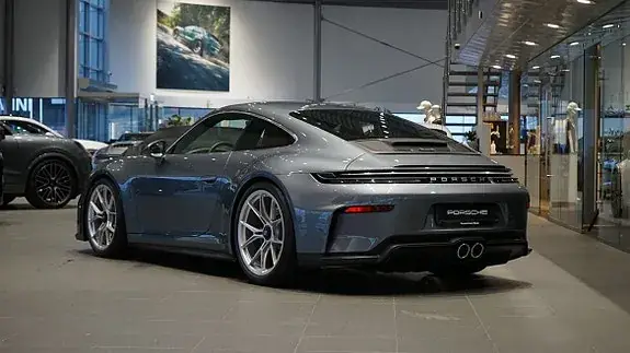 Porsche 911 2025 photo 2
