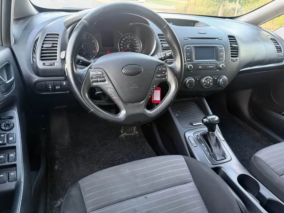Kia Forte5 2015 photo 5