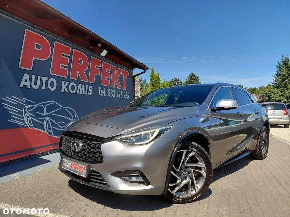 Infiniti Q30 2016 photo 2